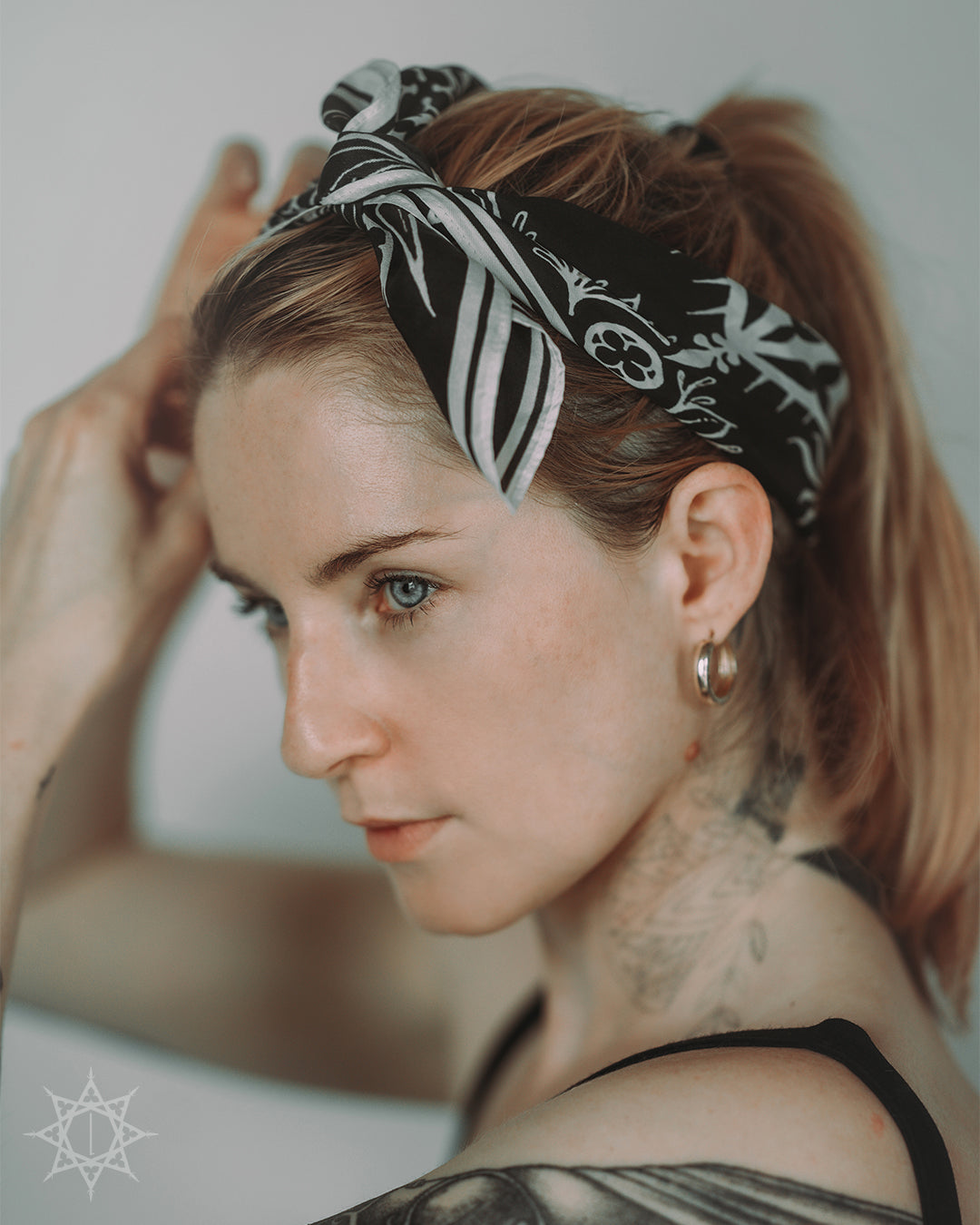 Carré de soie Gothique